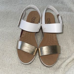 NWTs Super Comfort Sling back Wedge Sandal in size womens 10 👡👡